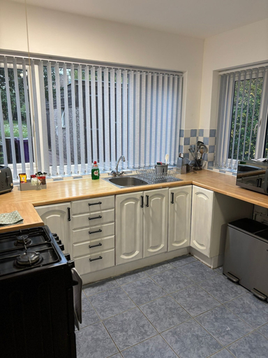 Private kitchen 3, Cozee 2-bed nr New Cross Hospital, Wolverhampton
