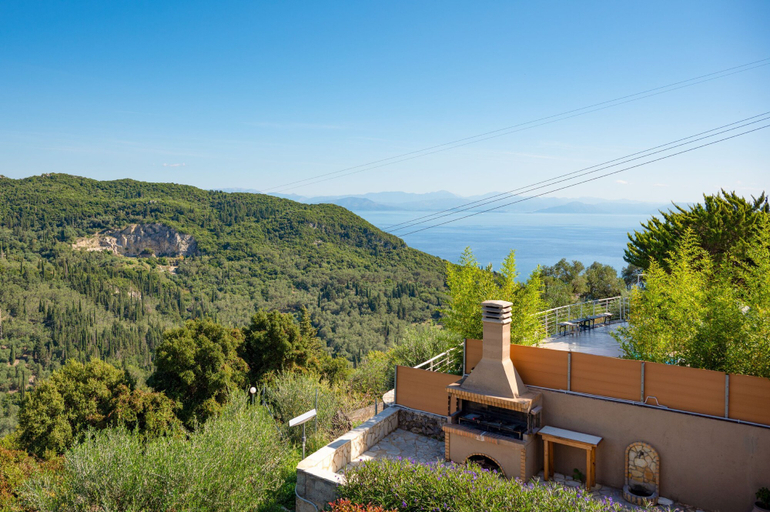 Room 2, Villa Tzintzola in Kato Garouna, Ionian Islands