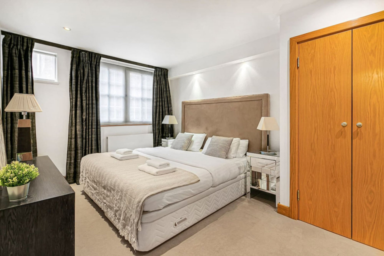 Room 4, Stylish Hyde Park 2-bed Step-free Pet Friendly, London