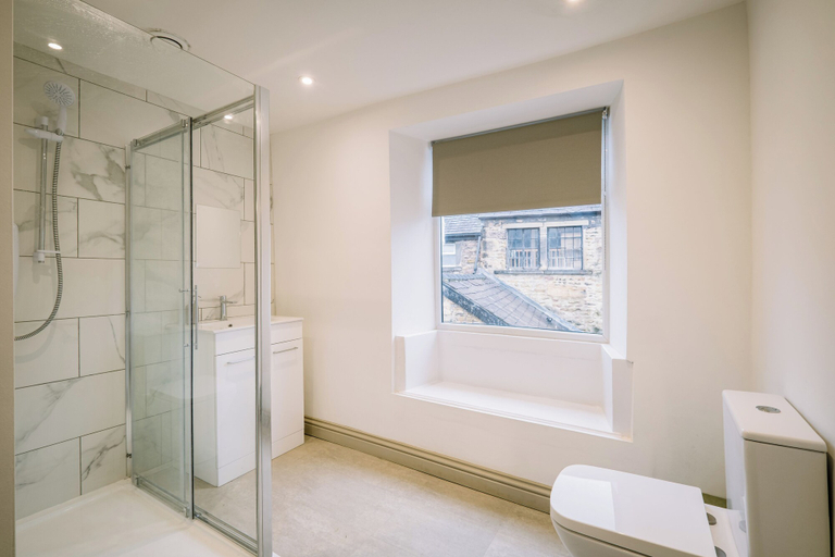 Bathroom 4, Sun St Apartment 2, Lancashire