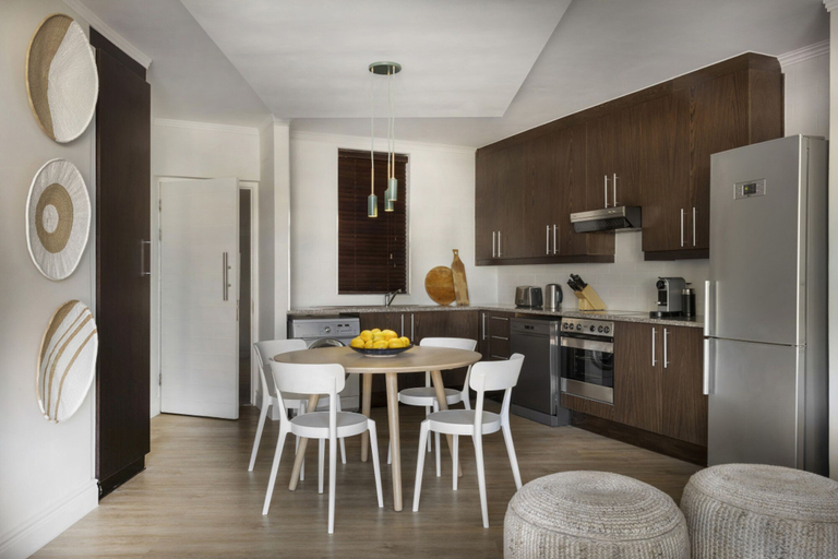 Room 2, Stylish 1-bed Secure BBQ Panoramic Mountain Views, City of Cape Town