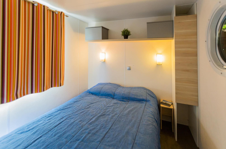 Bedroom 1, Home Stay Steps from Sand, Tarragona