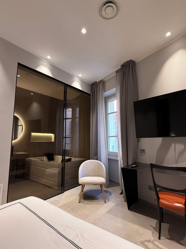 Room 5, LEOPOLDO SUITES, Cagliari