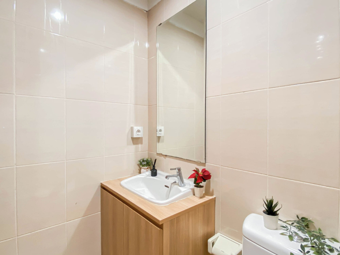 Interior 2, Modern And Homey 1Br Apartment Oasis Cikarang, Cikarang