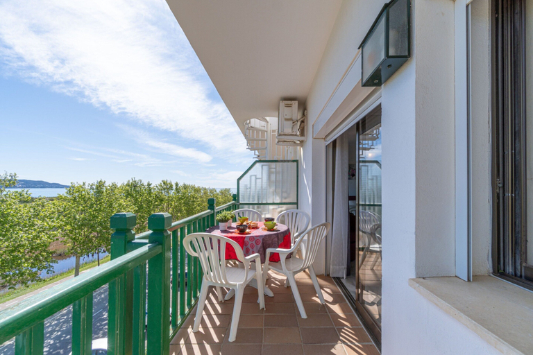 Outdoor dining 5, Sea & Mountain View Apartment, Girona