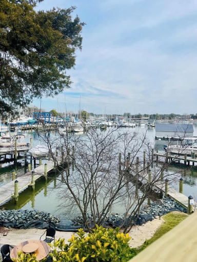 Room 2, Waterfront Views With King Bed in Solomons Island, Calvert