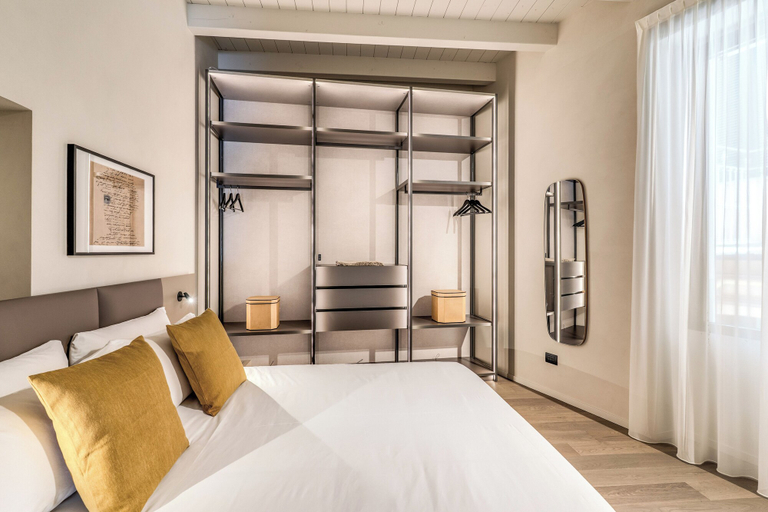 Room 2, Seety Porta Romana Statue, Milano