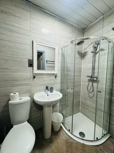Bathroom 5, Park City Rooms, Manchester