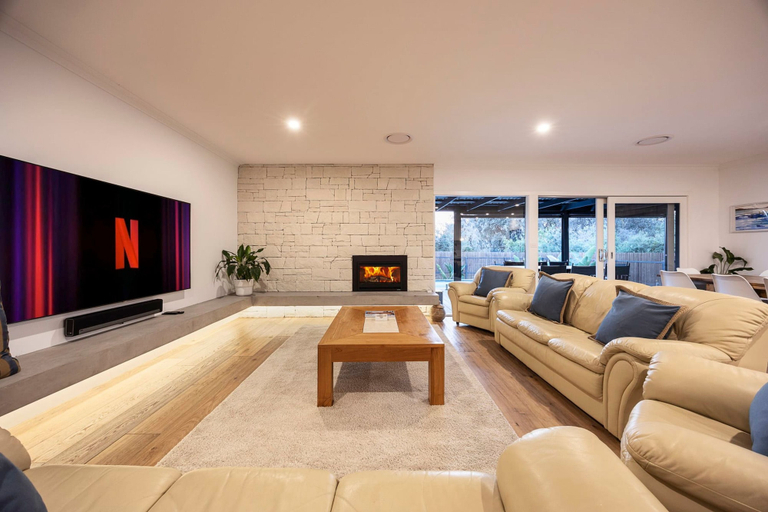 Room 3, Galene Getaway Walk to Beach Pool Fire, Melbourne