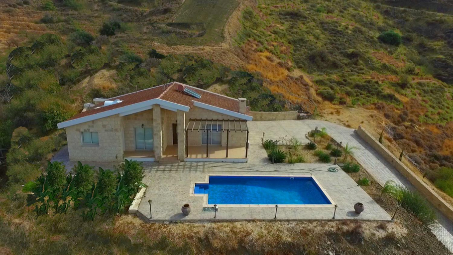 2, Happy Trails Pomos Panoramic Villa