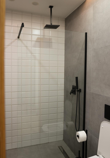Bathroom 2, Sol Hotel, Shkodrës