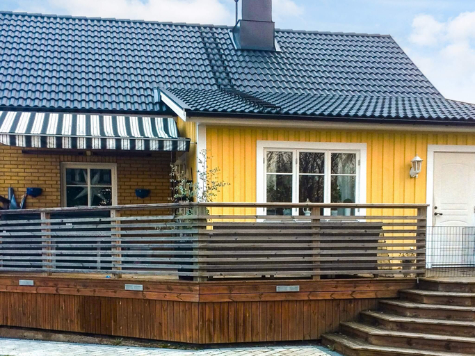 2, Family Villa with Hot Tub in Ronneby, Ronneby