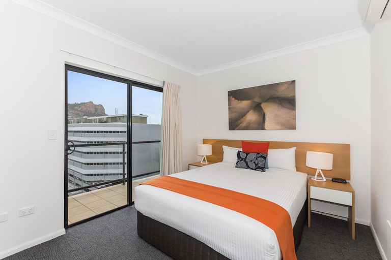Bedroom 2, MainStay Suites Townsville, South Townsville