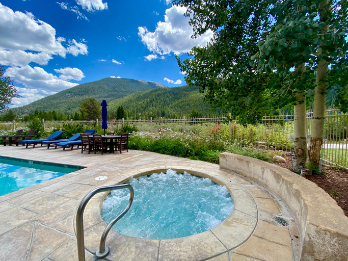 Sport & Beauty 2, Red Hawk Lodge 2222, Summit