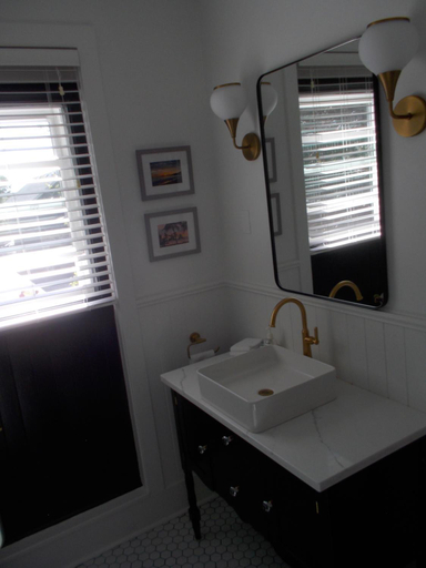 Bathroom 4, Seaway Manor B&B, Lake Ontario