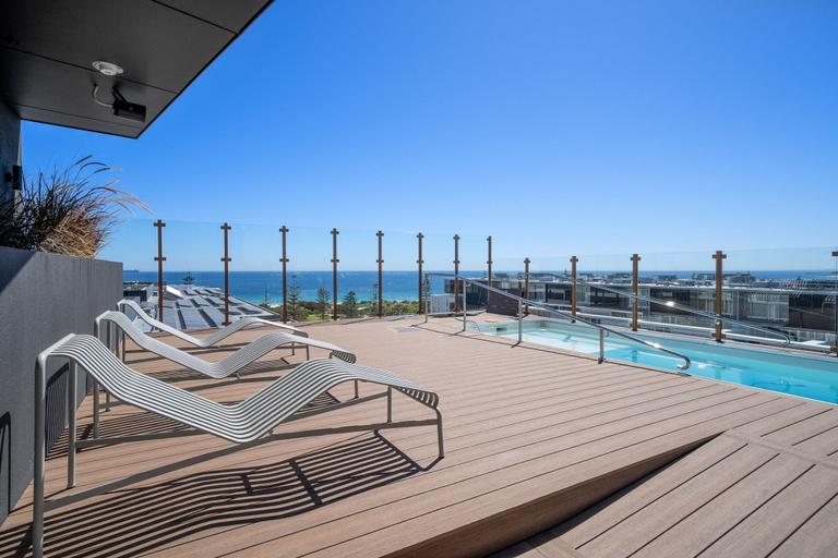 Pool 2, Coastal Apartment With Rooftop Pool, Fremantle