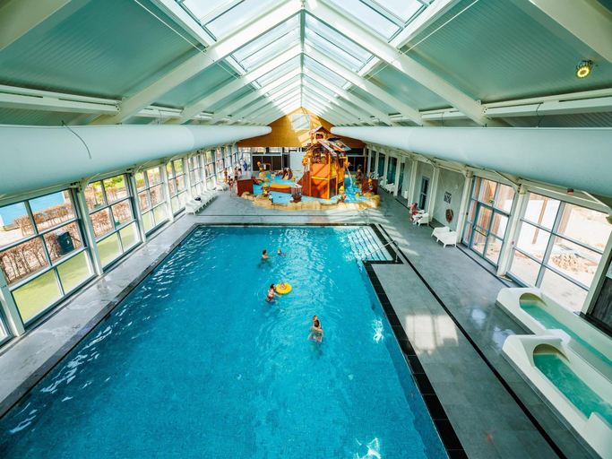 Sport & Beauty 5, Lodge in Netherlands with Pool  Veranda, Buren