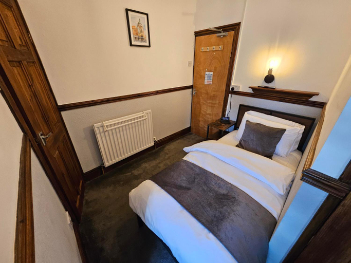 Bedroom 2, Rendezvous Bar & Rooms - ADULTS ONLY, Blackpool
