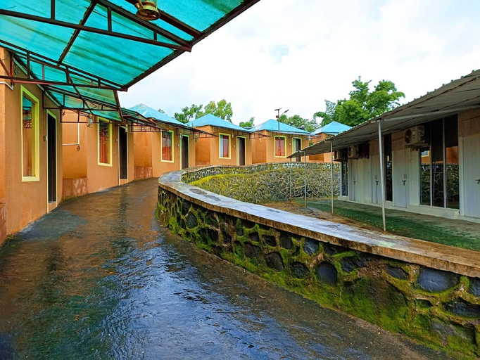 Entrance, Murlee Pure veg Resort, Pune