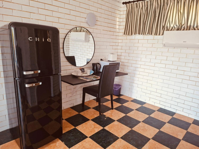 Others 3, The Queenslander Motel, Gold Coast