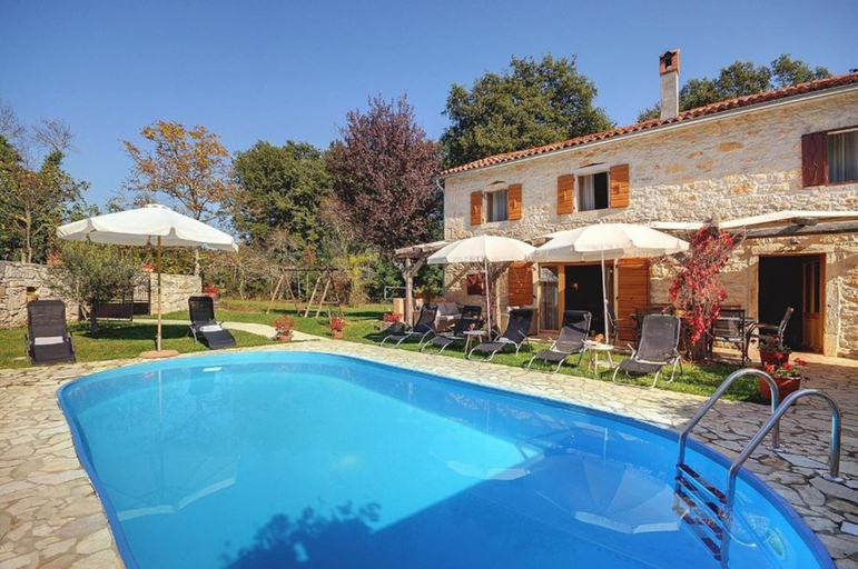 Others 3, Villa in Zminj With Private Pool and Nature, Gračišće