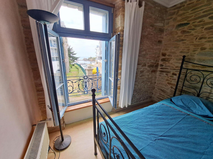Bedroom 2, Sea View Retreat in Le Pouldu, Finistère