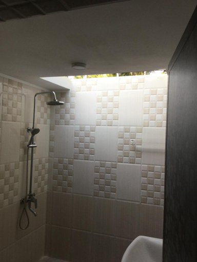 Bathroom 3, Sea Close Inn, Habaraduwa