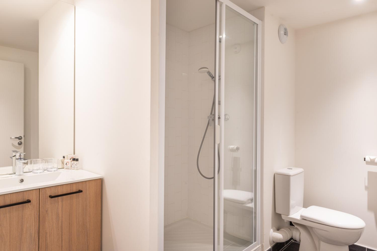 Bathroom 3, Aparthotel Adagio Access Paris Ivry Confluence, Val-de-Marne
