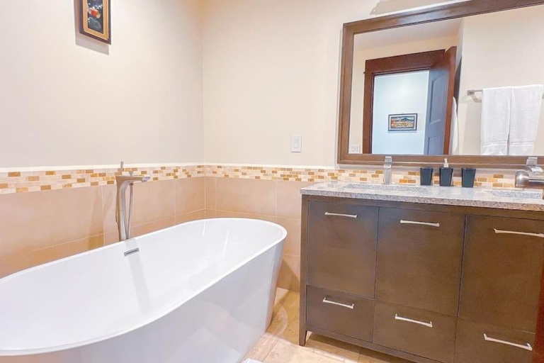 Bathroom 4, Croc's Resort & Casino, Garabito