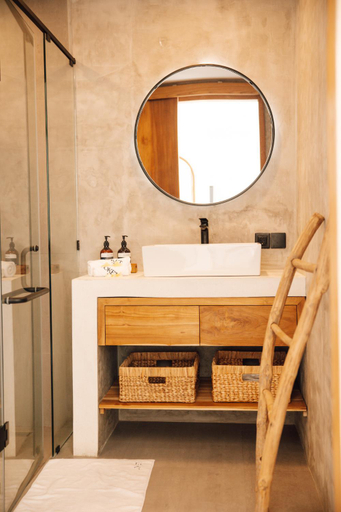 Bathroom 3, Loket Lofts, Badung