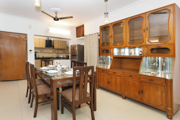 Living area 4, Amber Crest by Redolive10min ~airportdelhi2bhk, Delhi