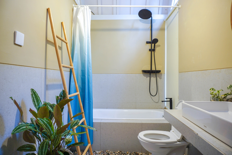 Bathroom 5, Kayakas Crib And Camp, Lebak