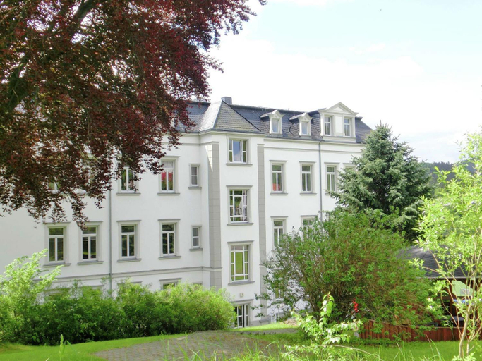 Exterior & Views 1, Moderne Villa in Borstendorf mit Park, Erzgebirgskreis