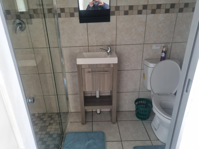 Bathroom 3, Sondela Bed and Breakfast, Joe Gqabi