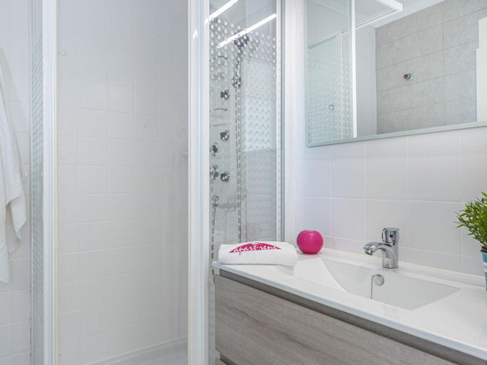Bathroom 2, Apartment in Empuriabrava 100 meters from the beach for 6 people, Girona