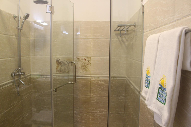 Bathroom 3, Grand Navro Hotel, Matara Four Gravets