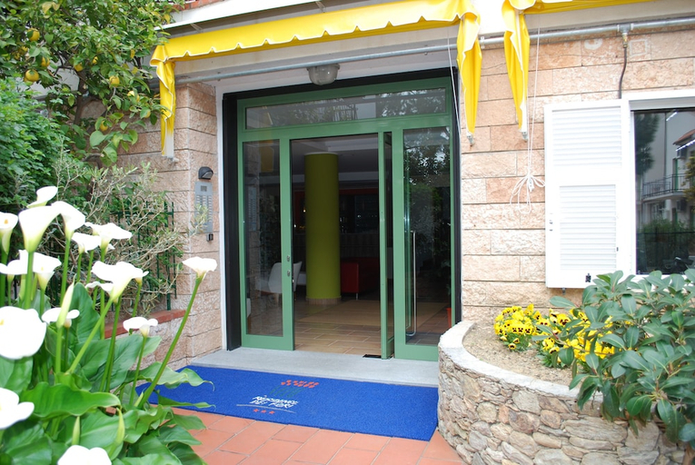 Others 2, Dei Fiori Residence, Savona