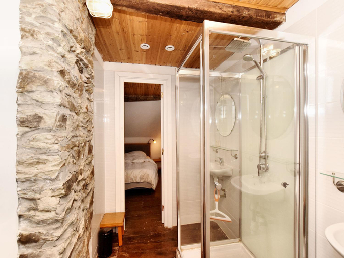 Bathroom 3, Group Retreat in Robertville, Liège