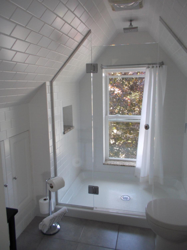 Bathroom 4, Seaway Manor B&B, Lake Ontario