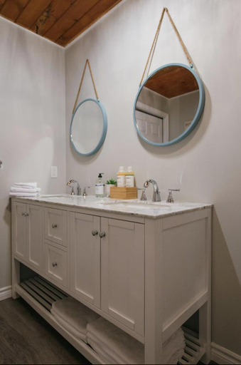 Bathroom, The Finch Beach Resort, Nipissing