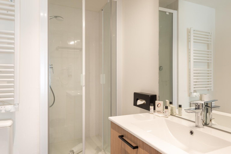 Bathroom 3, Aparthotel Adagio Access Paris Ivry Confluence, Val-de-Marne