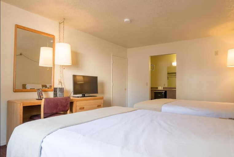Bedroom 3, Ez 8 Motel Old Town, San Diego