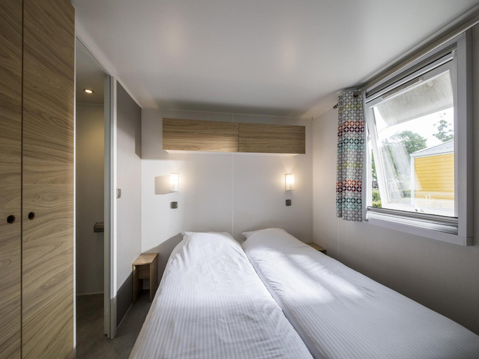 Bedroom 2, Chalet by Maurik Lake with Hammock, Buren