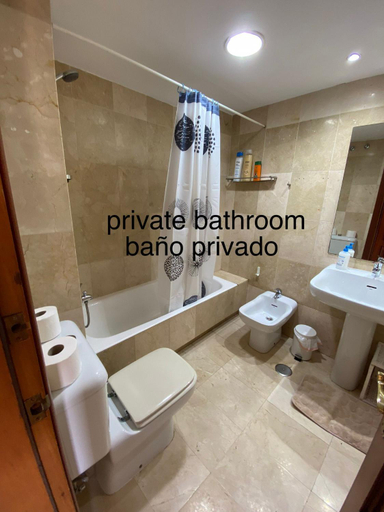 Bathroom 2, Malaga Centro habitaciones privada en apartamento compartidos, Málaga