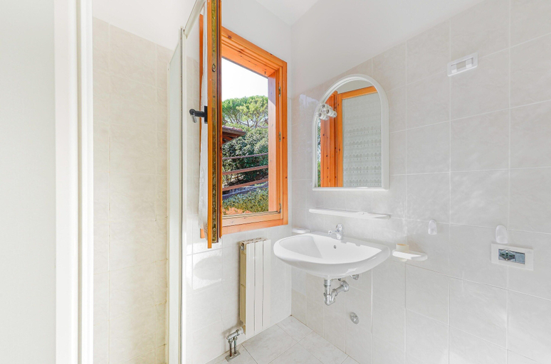 Bathroom 4, Appartements mit Veranda, Andora, Savona