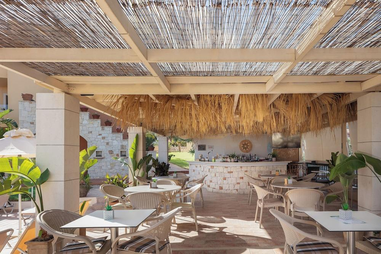 Food & Drinks 4, Dia Apartments, Crete