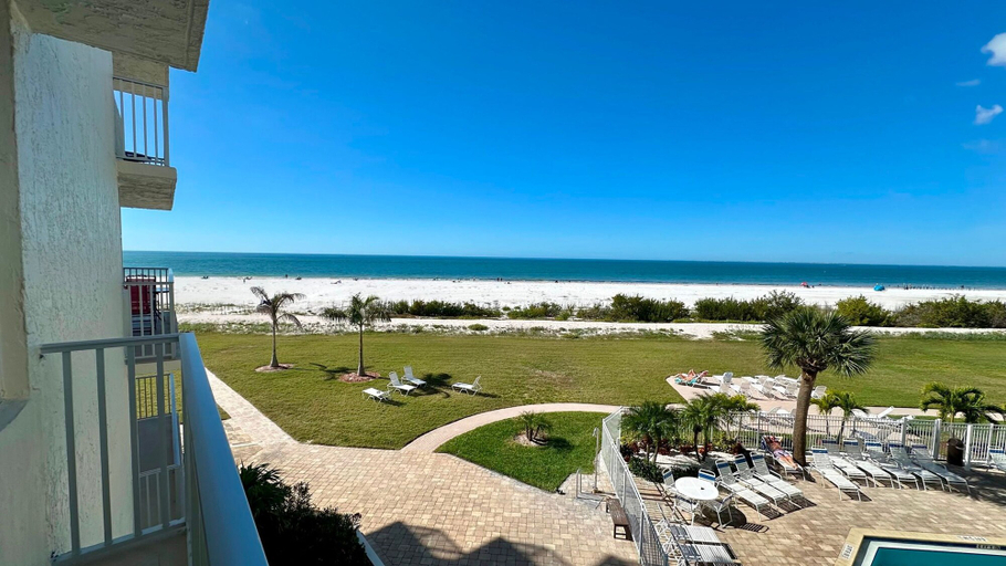 Room 3, Turtle Cove - Beach View, Lee