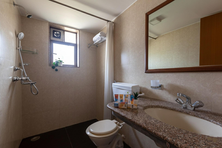 Bathroom 4, Emerald Greens by VEO - Part of StayVista, Pune