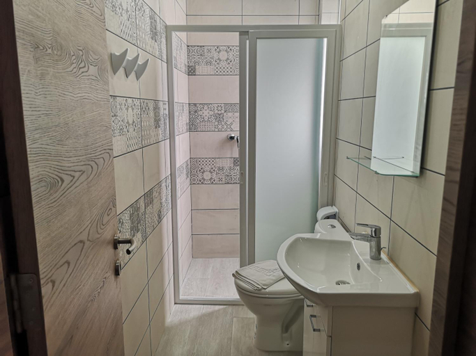 Bathroom 3, Torri seafront apartments