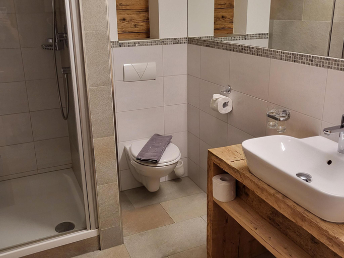 Bathroom 3, Apartment in Hohe Tauern with Mountain Views, Zell am See